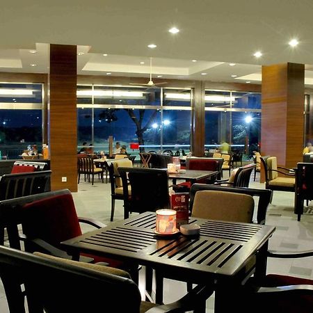 Ciputra Golf, Club & Hotel Surabaya Restaurang bild