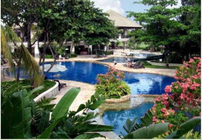 Ciputra Golf, Club & Hotel Surabaya Exteriör bild