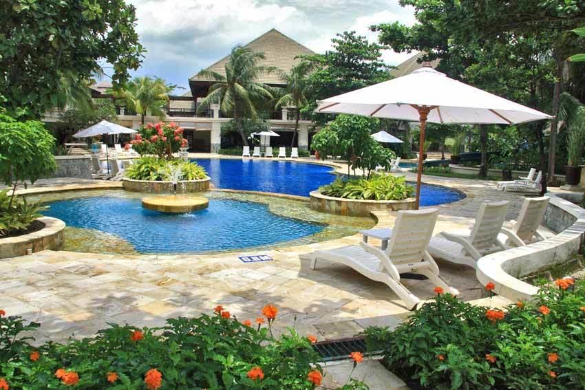 Ciputra Golf, Club & Hotel Surabaya Exteriör bild