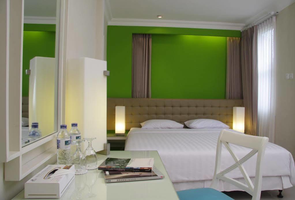 Ciputra Golf, Club & Hotel Surabaya Exteriör bild