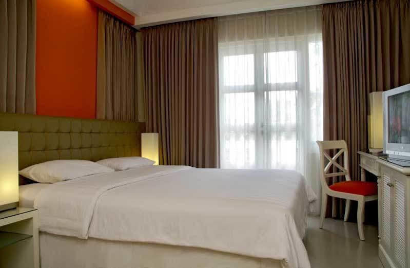 Ciputra Golf, Club & Hotel Surabaya Exteriör bild