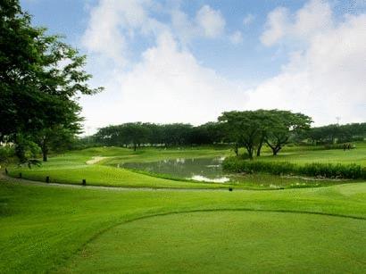 Ciputra Golf, Club & Hotel Surabaya Exteriör bild